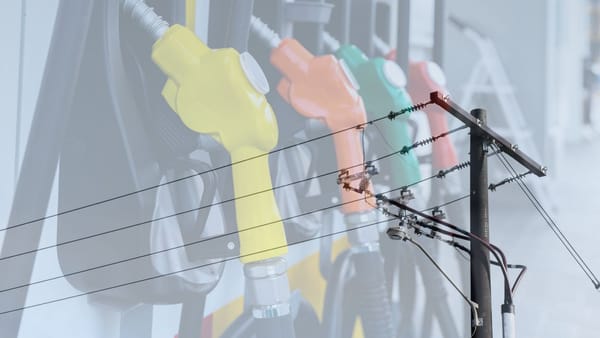 Avem benzină pentru 15 zile și motorină pentru cel mult nouă. Autoritățile avertizează că prețul curentului ar putea crește