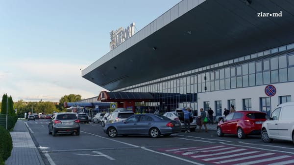 Mai mult loc pentru mașini la Aeroportul Chișinău. O parcare temporară ar putea fi amenajată lângă terminal