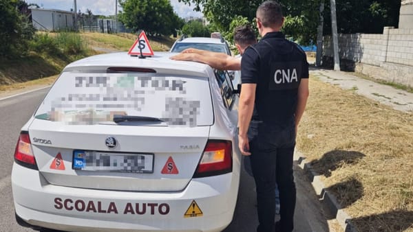 Permise cu 600 de euro. Un instructor auto din Orhei, reținut într-un dosar de trafic de influență