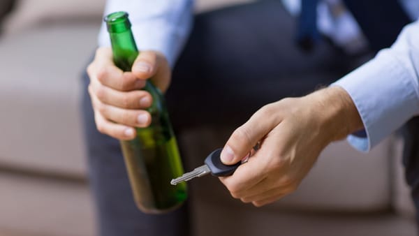 Beat și fără permis, a fugit de polițiști prin Chișinău. Bărbatul a fost condamnat la închisoare