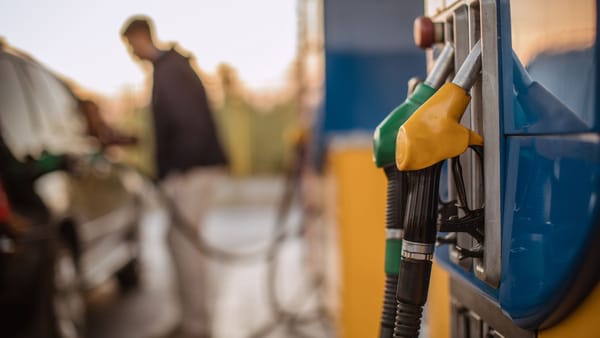 Plinul devine tot mai scump. ANRE a anunțat noile prețuri maxime de referință pentru carburanți, valabile pentru mâine