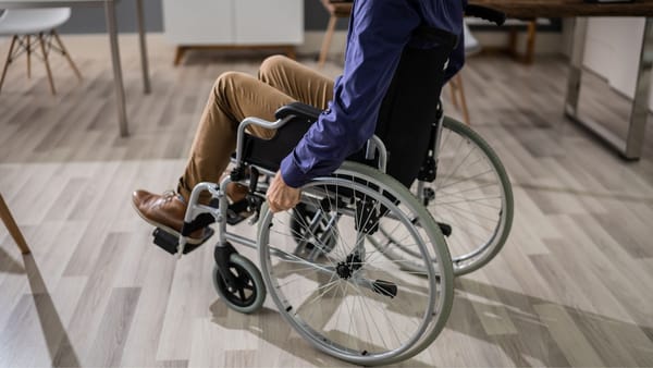 Cazul prestațiilor pentru dizabilitate, verificat de Ministerul Muncii. Beneficiarii sunt îndemnați să nu achite bani