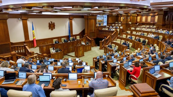 LIVE/ Parlamentul, în ședință. Nouă proiecte de pe agendă țin de apropierea legislației de normele UE