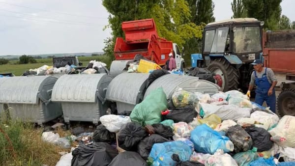 FOTO/ „Marea din nordul R. Moldova”, sufocată de gunoaie. Tone de deșeuri au fost adunate la Costești-Stânca