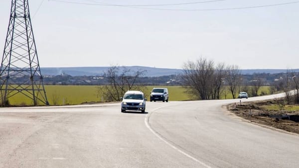 Drumul R26 Zaim-Căușeni, reabilitat în proporție de 76%: asfalt nou, trotuare și măsuri de siguranță rutieră în execuție
