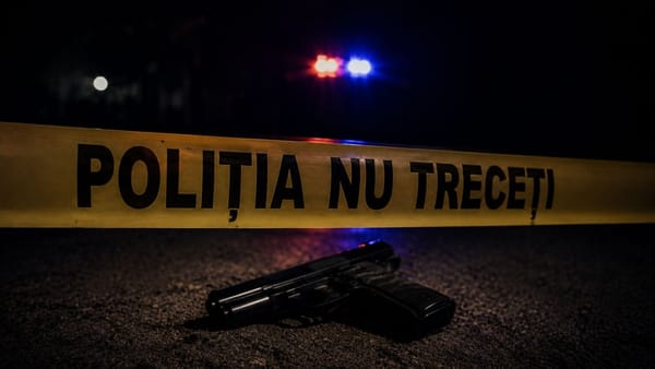 Un bărbat de 51 de ani, găsit decedat într-o suburbie a capitalei. Și-ar fi pus capăt zilelor cu o armă