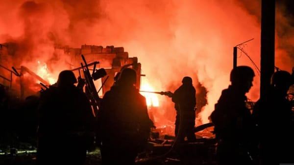Ucraina și Rusia continuă atacurile reciproce. Zelenski acuză Moscova că folosește rachete nord-coreene