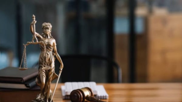 Șapte persoane acuzate că ar fi prejudiciat statul cu circa 4 milioane de lei, achitate de instanță