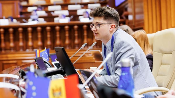 Cetățenii de peste 16 ani vor putea propune autorităților inițiative de interes public