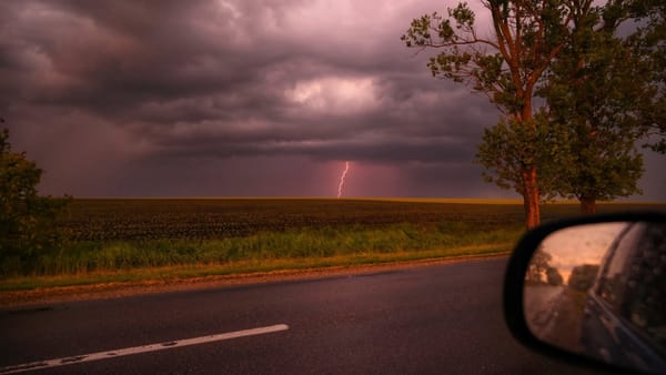 Meteorologii au emis un nou cod galben de instabilitate atmosferică, valabil în aproape toată țara