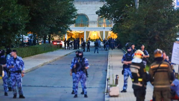Explozie în apropierea unui restaurant din centrul Moscovei. Trei persoane au decedat, iar alte 21 au fost rănite