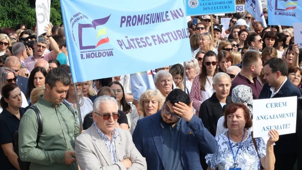 Sindicatele din educație pun protestele pe pauză. Revendicările rămân, iar negocierile încep pe 1 septembrie