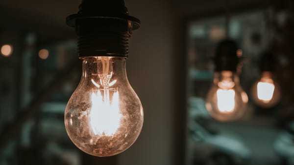 R. Moldova se va confrunta diseară cu un deficit de energie electrică. Populația, rugată să economisească