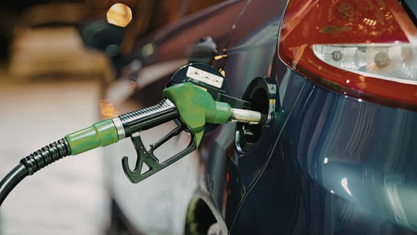 Benzina se scumpește din nou. Motorina își păstrează prețul