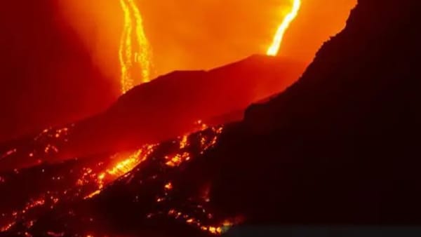 Vulcanul Etna a erupt din nou. MAE a emis o alertă de călătorie pentru orașul italian Catania
