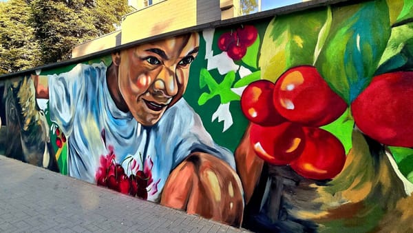 „Amintiri din copilărie”, pe strada Ion Creangă din Chișinău. Cum arată muralul de 120 de metri