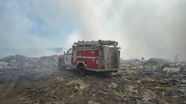 Incendiu la gunoiștea din Orhei. Pompierii intervin de aproape 12 ore