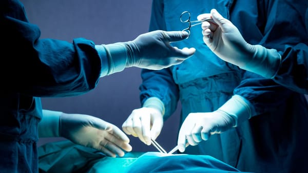 Zeci de moldoveni așteaptă transplanturi hepatice sau renale. Refuzul familiilor donatorilor - printre problemele sistemului