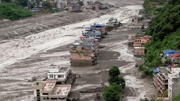 Catastrofă în Himalaya, după ce inundațiile și alunecările de teren au măturat sate întregi. Sute de turiști sunt de negăsit