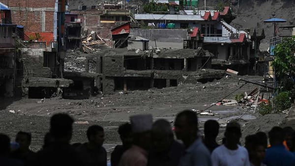 Telefon de urgență pentru moldovenii aflați în zona catastrofei din Himalaya. Ambasada transmite un apel către rude