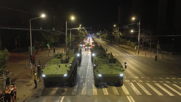 Ultimele pregătiri pentru parada de Independență. Repetiția generală din această seară va restricționa traficul în capitală