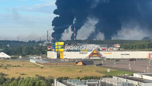 Slavneft-YANOS, una dintre cele mai mari rafinării din Federația Rusă, lovită de drone. Criza de carburanți se adâncește