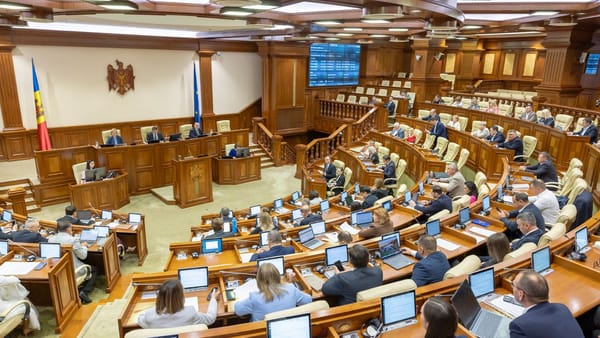 LIVE/ Deputații au revenit din vacanță pentru o sesiune extraordinară. Sunt 37 de proiecte pe ordinea de zi