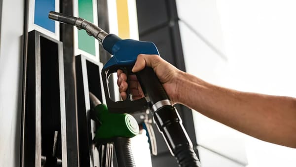 Vești bune pentru șoferi! Mâine, benzina și motorina se ieftinesc
