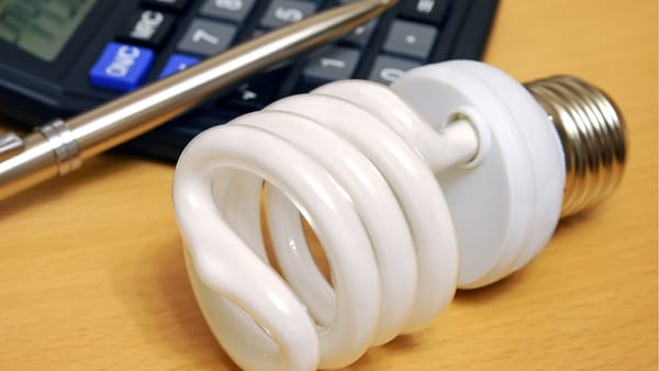 TVA diferit în funcție de consum. Cum ar putea fi taxate facturile la lumină și gazul natural din 2027