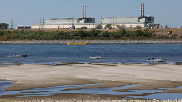 Nivelul Dunării forțează Bulgaria să reducă puterea singurei sale centrale nucleare. O premieră în 52 de ani