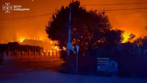 VIDEO/ Tragedie lângă Kiev: O lovitură rusească a ucis 37 de oameni. Ce greșeală gravă acuză președintele Zelenski