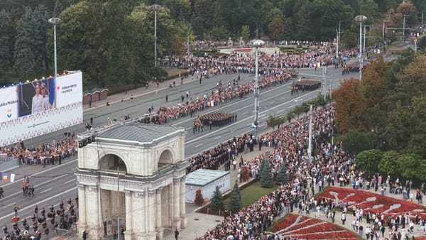 LIVE/ Parada militară de Ziua Independenței a început în centrul Chișinăului. Urmăriți evenimentul