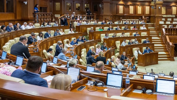 LIVE/ Sesiunea extraordinară a Parlamentului continuă. Deputații reiau examinarea proiectelor rămase pe agendă
