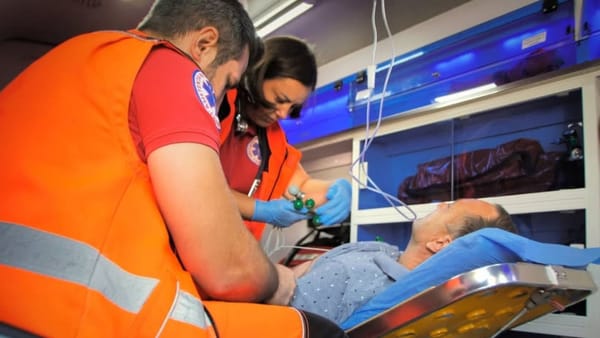 Peste 14.700 de intervenții: Bolile cardiovasculare și accidentele rutiere au pus cea mai mare presiune pe ambulanță