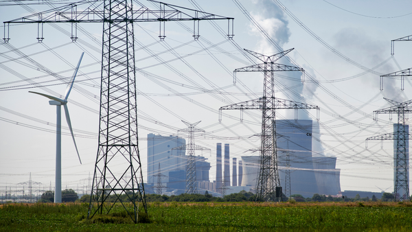 Peste 50% din energia electrică necesară astăzi este importată. Energocom cere consum responsabil