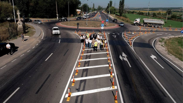 După 30 de ani de așteptare, unul dintre cele mai periculoase puncte rutiere din Anenii Noi a fost reabilitat