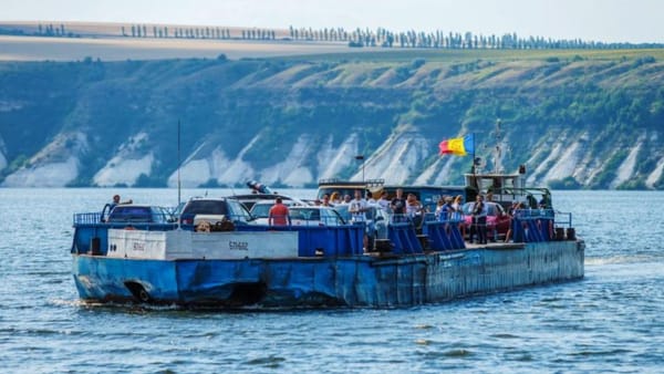 Schimbări în circulația Bacului de la Molovata pe 21 august. Sunt posibile întârzieri