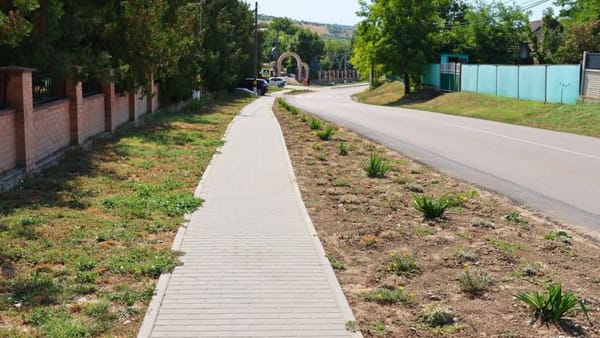 FOTO/ Un drum care leagă trei sate din Hîncești a fost reparat. Cât au costat lucrările