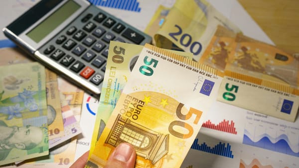 Leul moldovenesc se întărește: euro și dolarul înregistrează noi scăderi