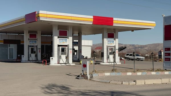 Carburanții se ieftinesc din nou: benzina și motorina pierd câteva zeci de bani