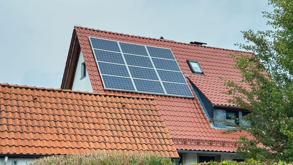 Gospodăriile devin producători de energie. Prosumatorii au ajuns la 220 MW în R.Moldova