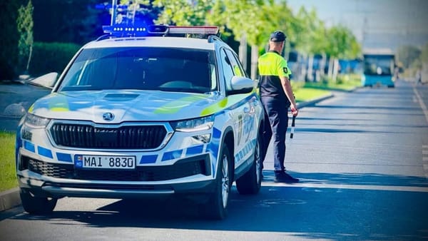 Peste 3.850 de încălcări rutiere, depistate de polițiști în weekend. 52 de șoferi au fost prinși băuți la volan