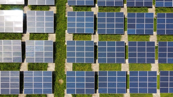 Panourile solare și pompele de căldură pot fi instalate mai ușor. Ce acte nu mai sunt necesare