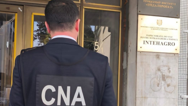 Schemă cu permise și acte pentru utilaje: mita ar fi ajuns la 20.000 de lei. CNA face percheziții