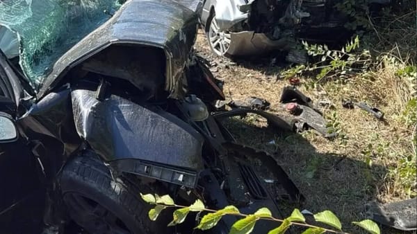 VIDEO/ FOTO Impact frontal devastator lângă Calfa: Trei oameni, grav răniți. Printre victime sunt doi polițiști
