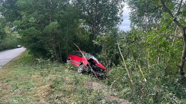 Accident fatal la Ocnița. Un șofer de 37 de ani a murit după ce mașina s-a răsturnat într-o pădure