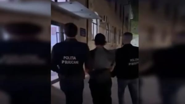 VIDEO/ Tânăr de 24 de ani, reținut la Chișinău. Ar fi intermediat peste 600.000 de lei obținuți prin fraude