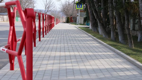 Trotuare noi lângă școli și grădinițe: localitățile unde vor fi investiți aproape opt milioane de lei