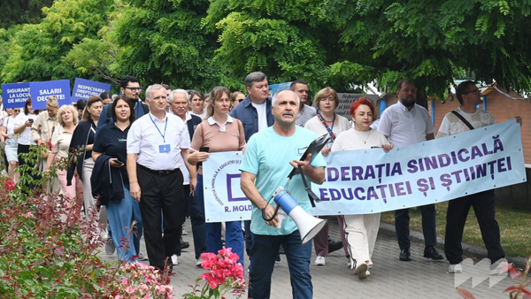 Sindicatele din educație cer majorări salariale de 20-30%. Proiectul prevede creșteri de 11-26%