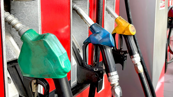 Carburanții continuă să se scumpească. Prețul benzinei crește cu cinci bani, iar al motorinei - cu 11 bani